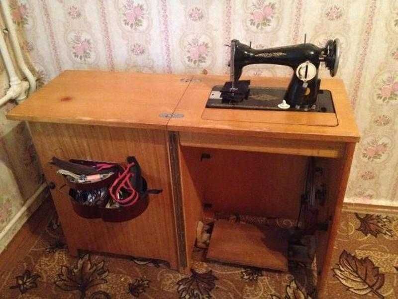 Швейная машинка 1981 г ножная советская