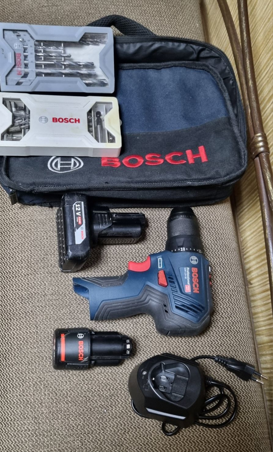 Продам аккумуляторный шуруповерт   безщеточный Bosch GSR 12v-30