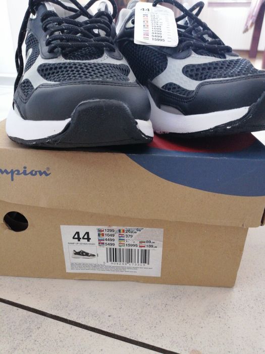 Buty męskie sportowe champion 44 nowe