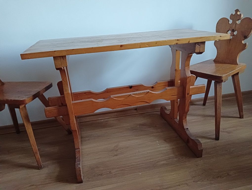 Stół i 4 krzesła z drewna