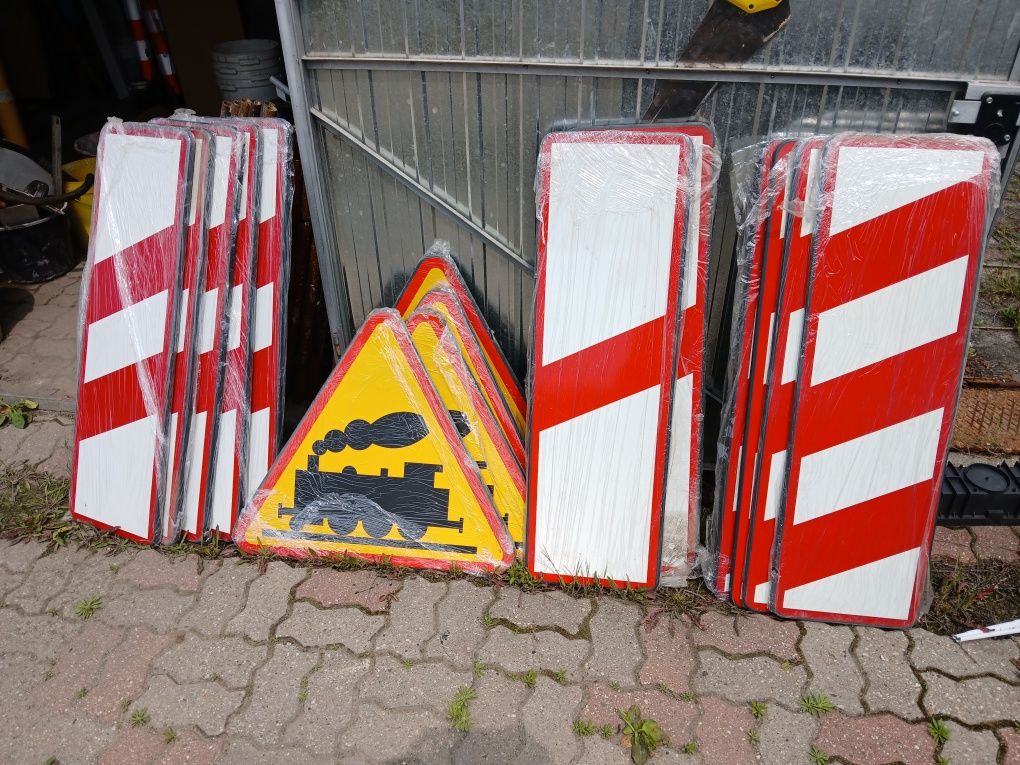Znaki drogowe I i II generacji nowe i używane  kpl