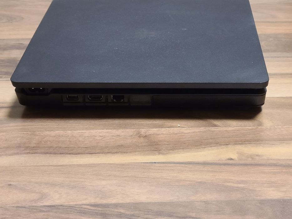 Продам игровую приставку Sony Playstation 4 slim 1tb
