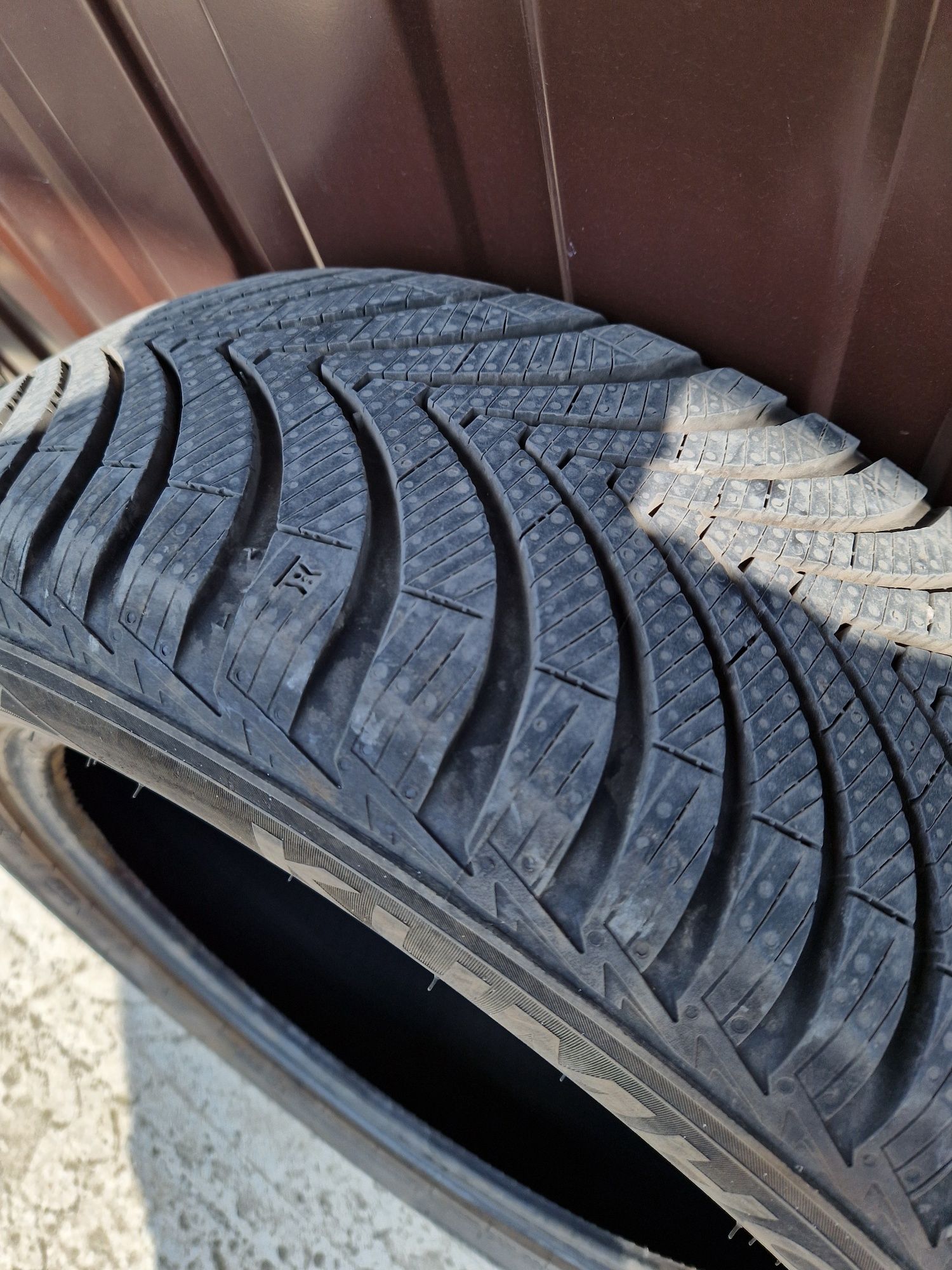 Opony całoroczne KUMHO 185/60 R15 jak Nowe komplet