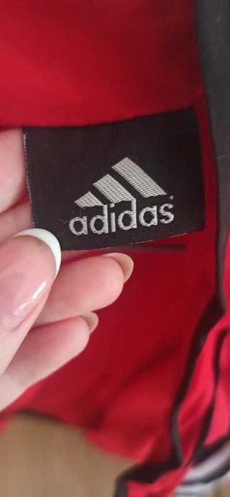 Czerwona bluza na suwak Adidas w rozmiarze L