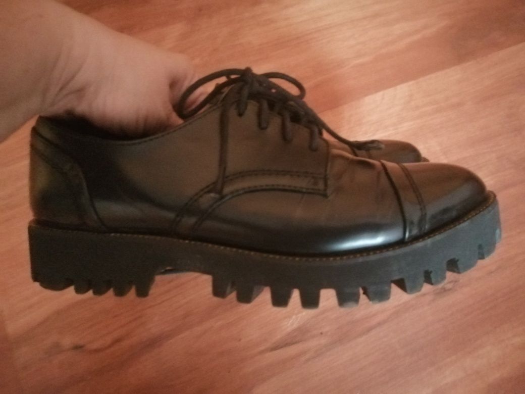 Buty czarne lakierki damskie