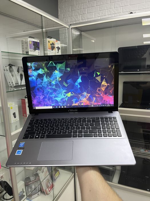Сенсорний ноутбук asus x550 SSD нова батарея сша