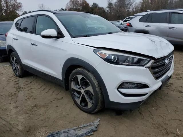 Hyundai Tucson 1.6 benzyna turbo 175KM 4X4 wersja LIMITED , mała szkoda