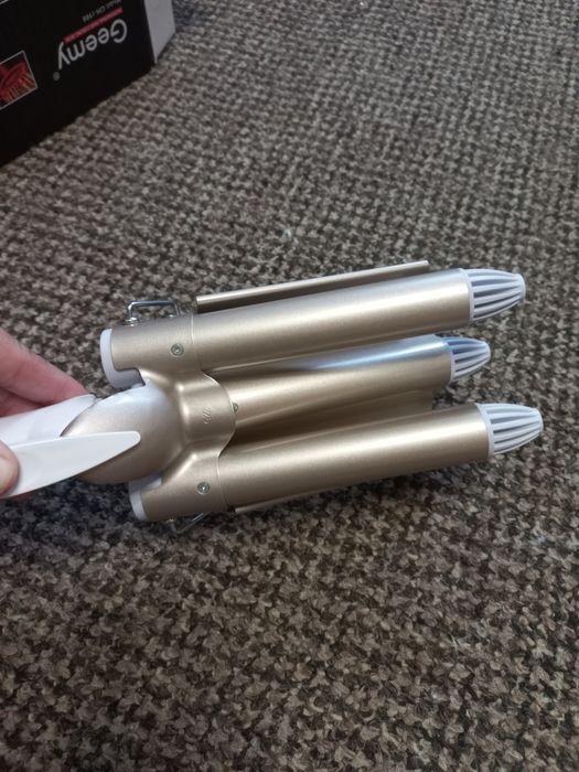 Тройная плойка для волос Geemy GM-1988