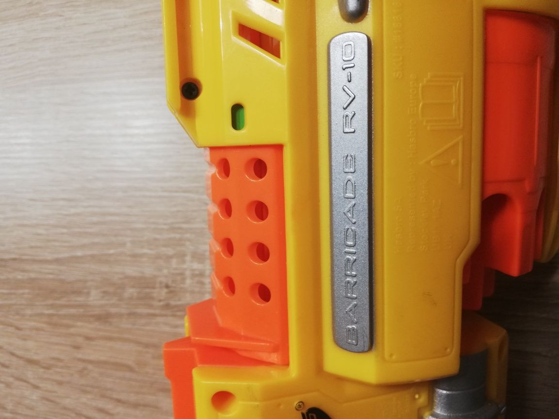 Nerf Hasbro pistolet wyrzutnia + gratis