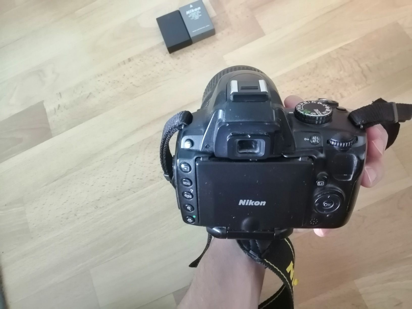 Nikon D5000 z obiektywem