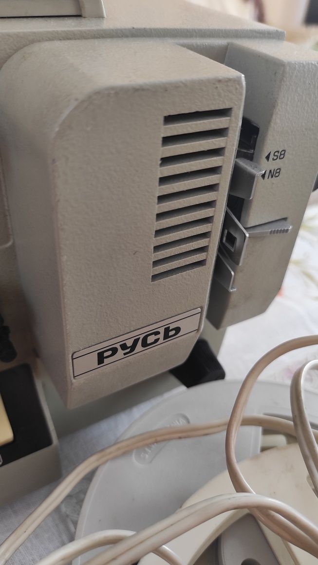 Ptojektor na ścianę PYCB