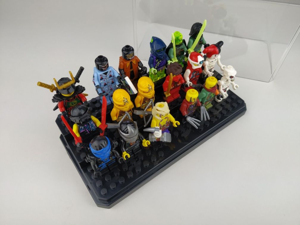 Figurki Lego + gablotka
