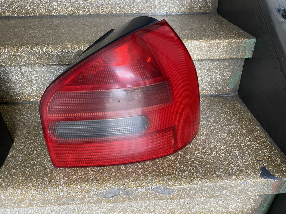 Lampy tył Audi A3 8l komplet cena za  2szt