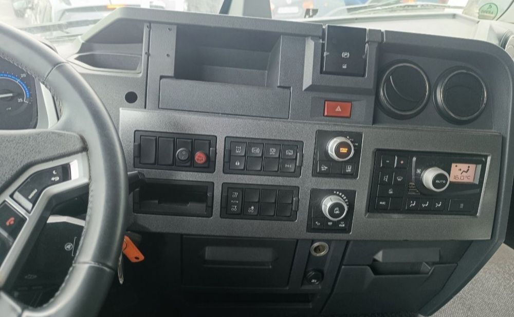 Pomoc drogowa, holownik, laweta hydrauliczna, zamiana, Renault Gama T