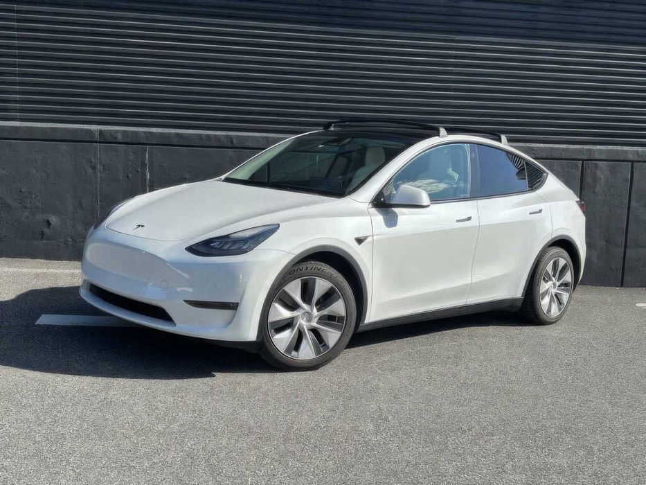 Tesla Model Y      2021