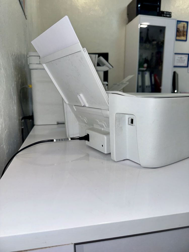 Кольровий принтер HP DeskJet 2320, струменевий, сканер. Стан нового.