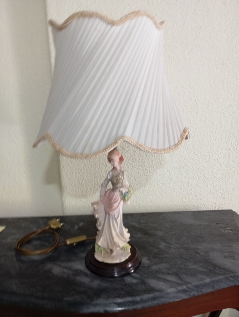 Candeeiro com boneca porcelana
