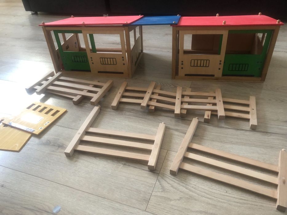 Domek drewniany stajnia drewniana straż pożarna garaz