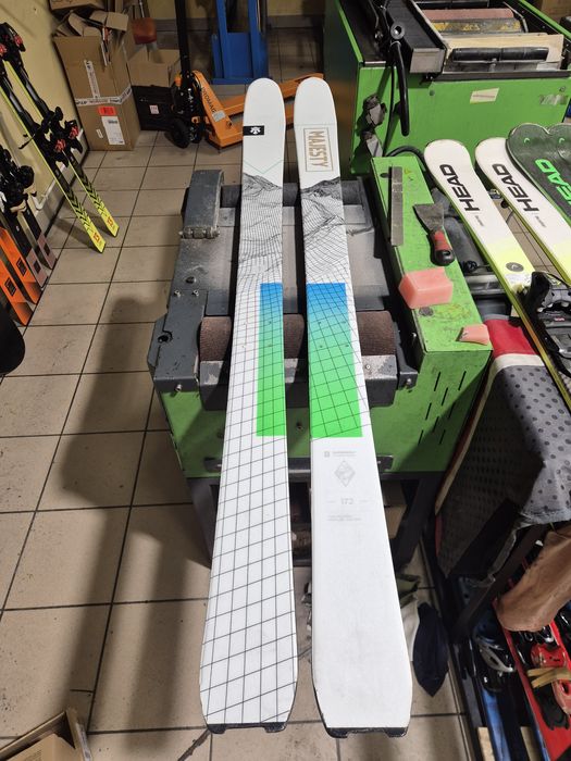 Narty skitourowe majesty super Wolf 172 z fokami