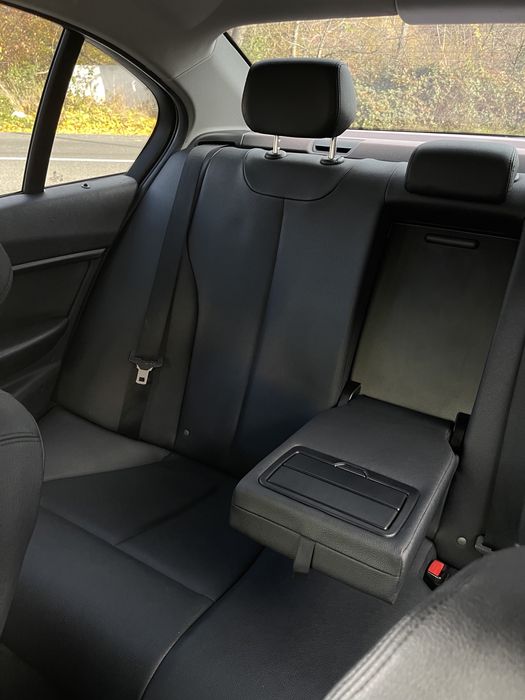 Шикарна BMW F30