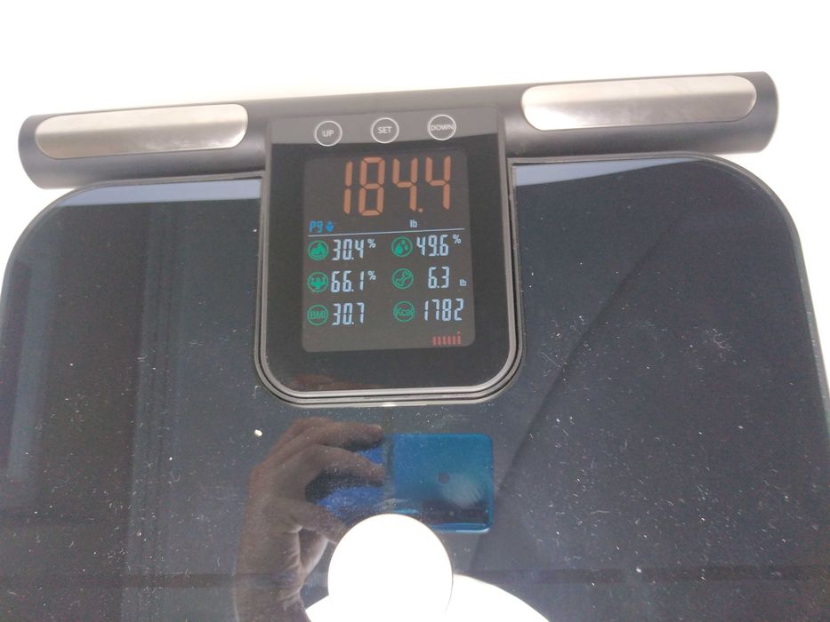 Inteligentna waga elektroniczna DO POMIARÓW CIAŁA-PRECYZYJNY POMIAR