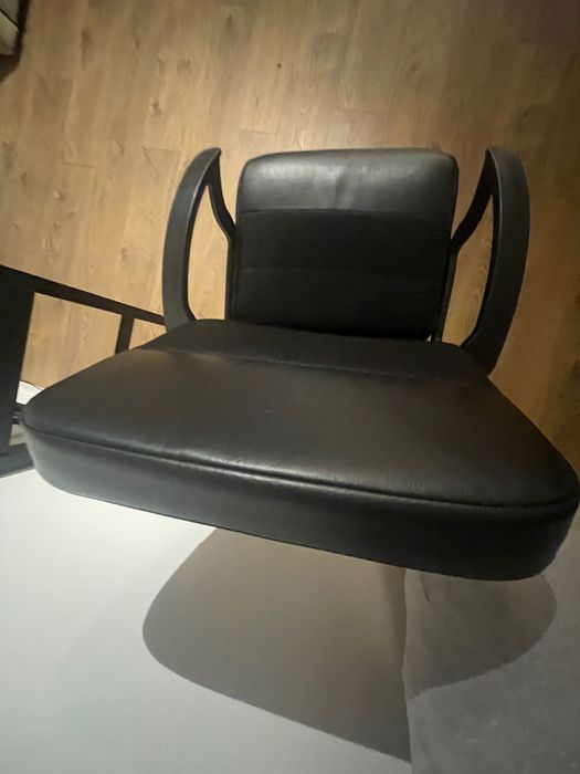 Secretária e cadeira