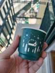 Chávena de café verde natal