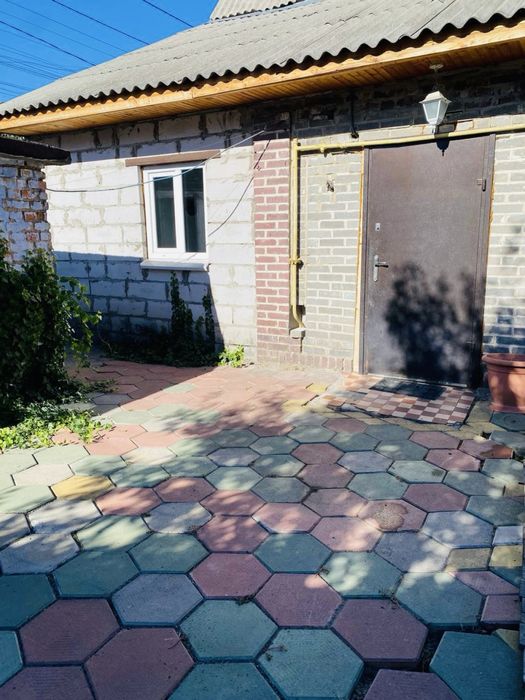 Торгуємось! частина будинку зі зручностями, є гараж