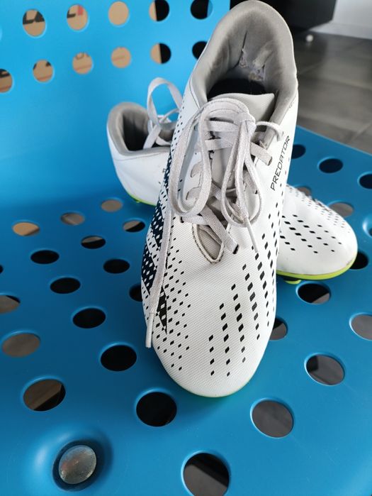 Korki Adidas Predator rozmiar 38 długość wkładki 24cm