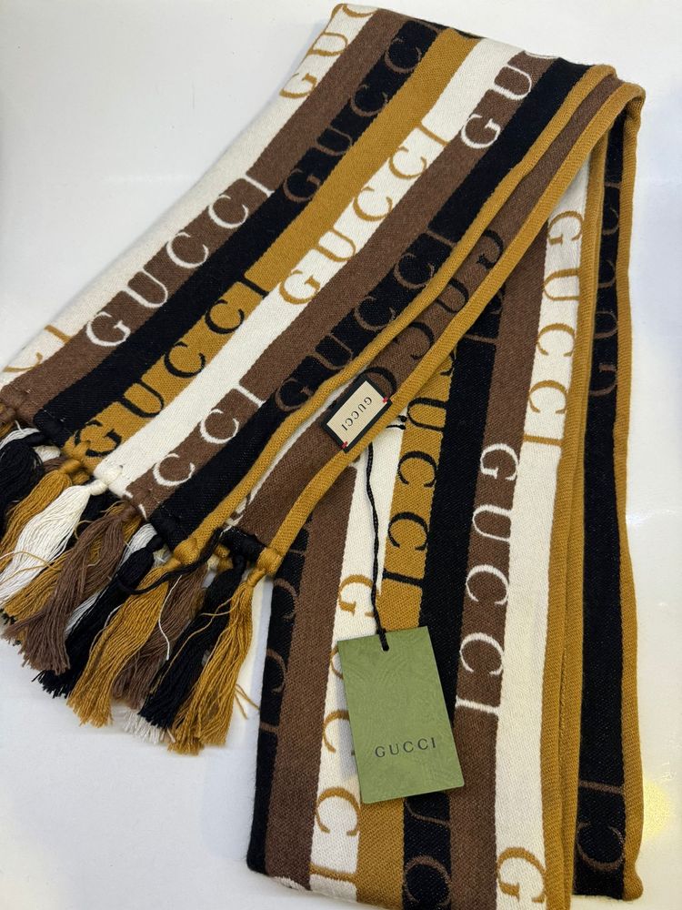 Scarf Gucci Nova com etiqueta