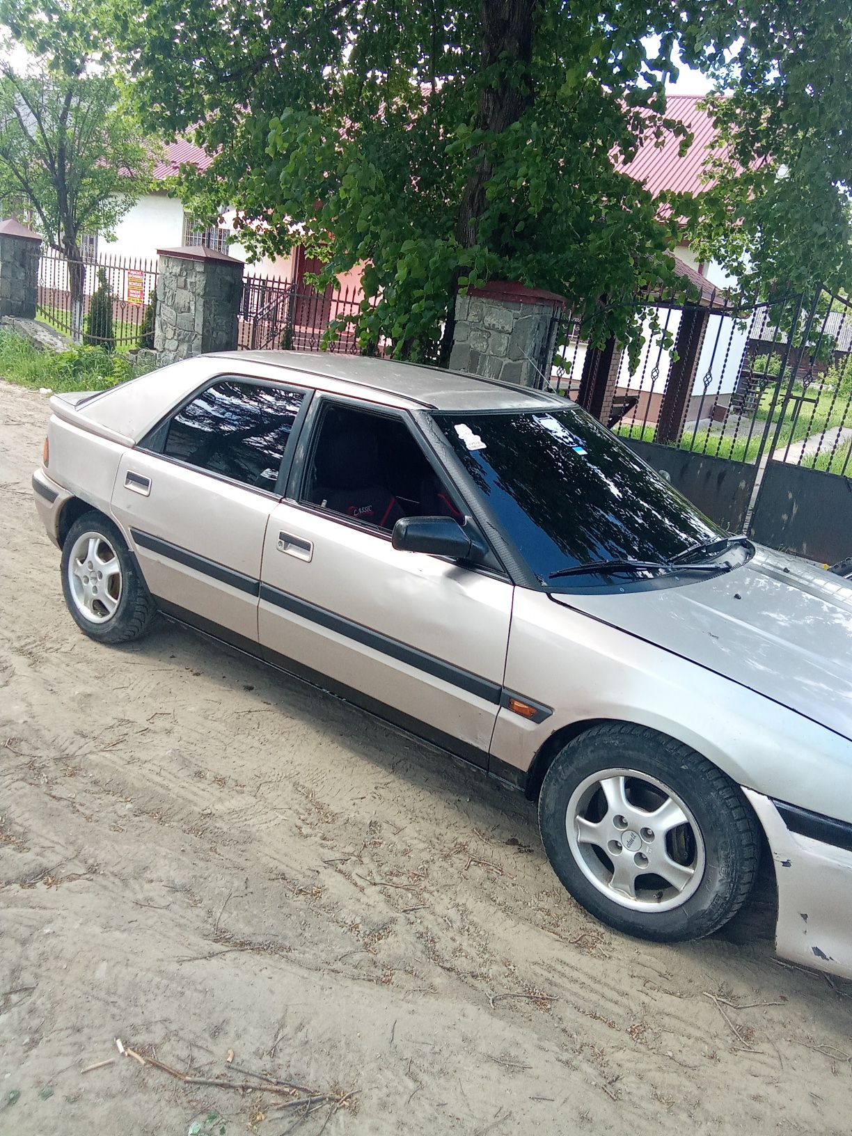 Продам Mazda 323f