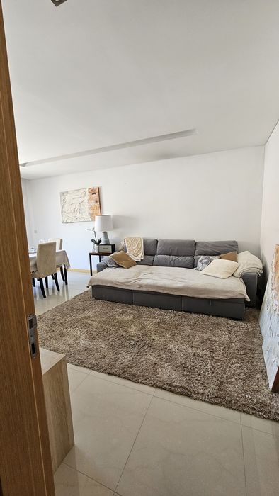 Sofá com chaise longue e arrumação ruffalo