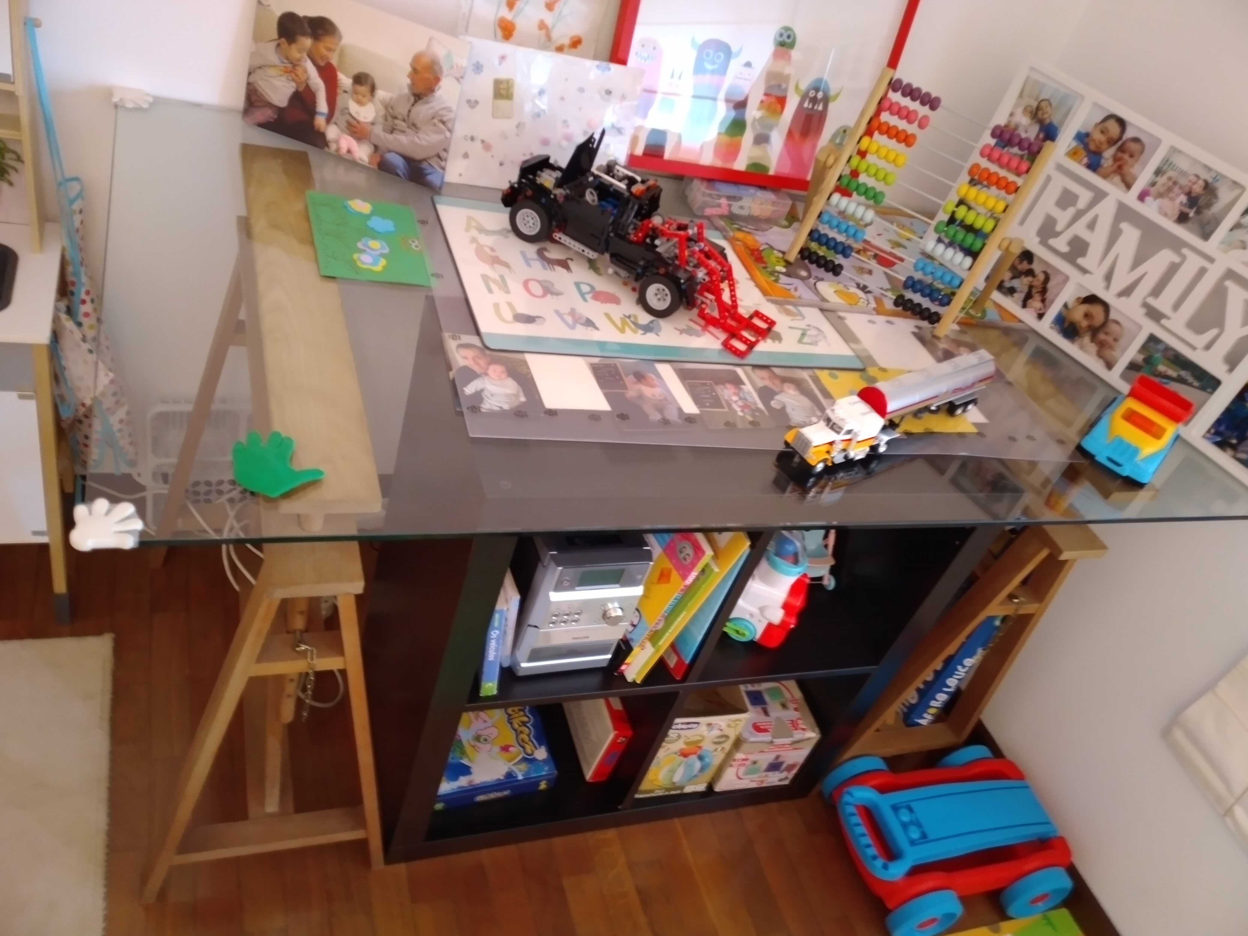 Mesa _ Secretaria em vidro c/tripé