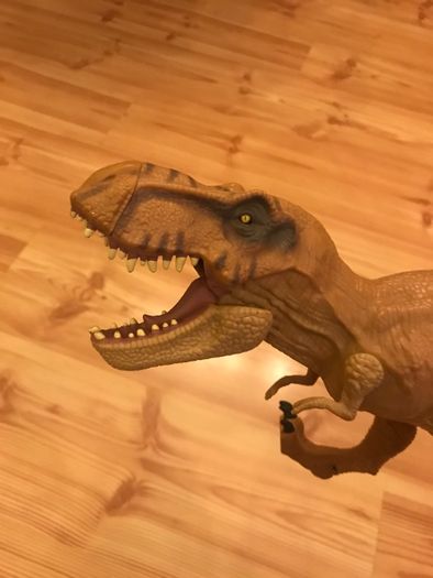 dinozaur - figurki dinozaurów - tyranozaur, spinozaur, raptor