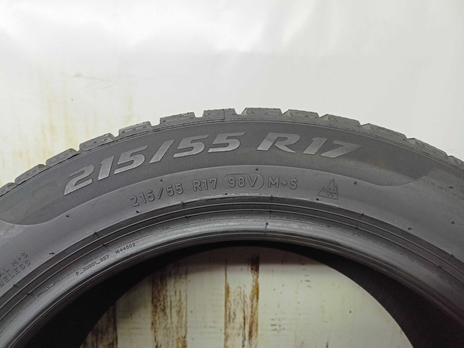 Pirelli SottoZero 3 215/55/17 2015r. 98V 2x6mm (481)