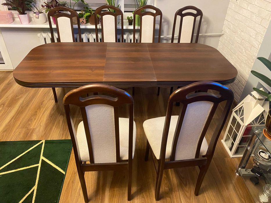Sprzedam solidny rozkładany stół z kompletem 6 krzeseł