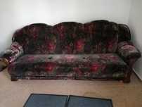 Sofa rozkladana z pufami