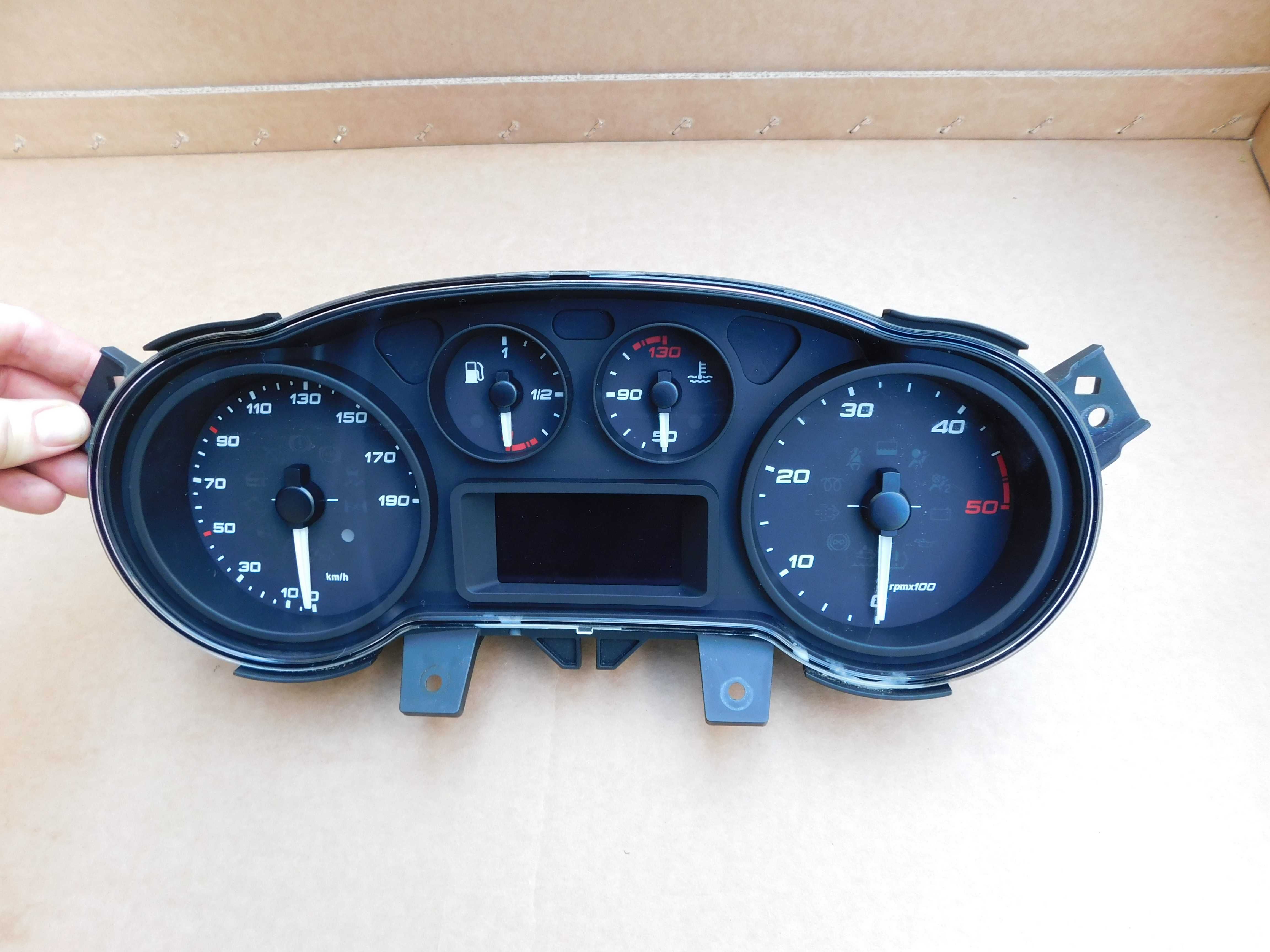Licznik zegary Europa Iveco Daily 6 VI 3.0 diesel wskaźniki OEM ORYG
