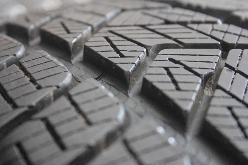 215/65/17 Pirelli Scorpion Winter 215/65 R17 99H 8mm 22r SealInside
