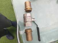 Valvula esfera inox com 2 acessórios latão
