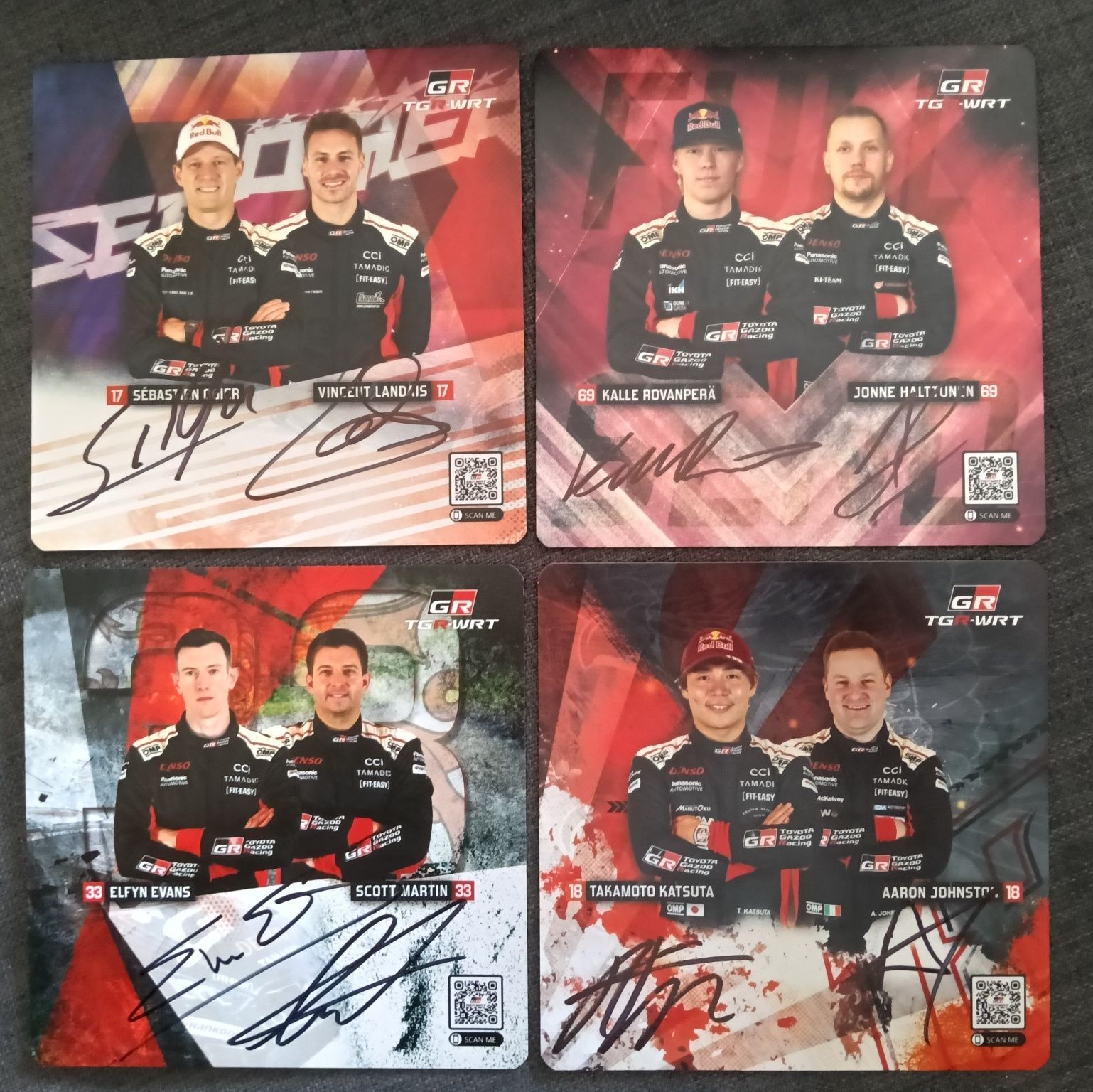 4 autógrafos Ogier, Rovanpera ,Evans e Katsuta -Toyota em postais ofic