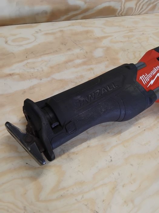 Milwaukee m18 ONEFSZ Piła szablasta z akumulatorem 8 Ah