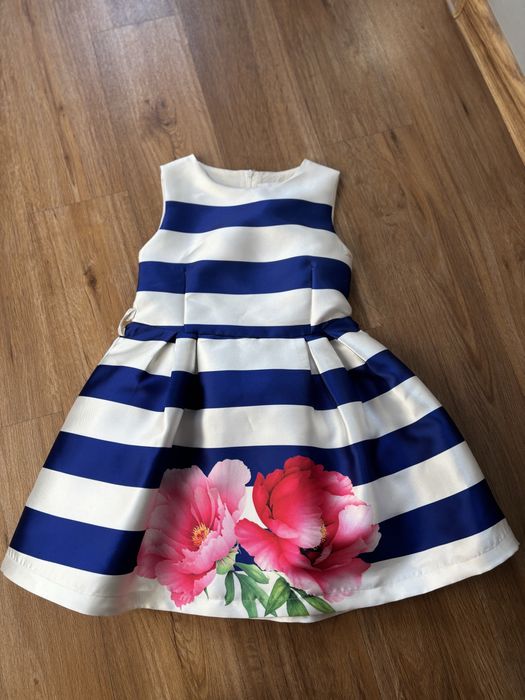 Wyjsciowa sukienka dla dziewczynki 134 z plamką