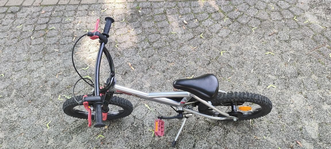 Sprzedam rowerek dziecięcy 16 cali koła b-twin  dla chłopca