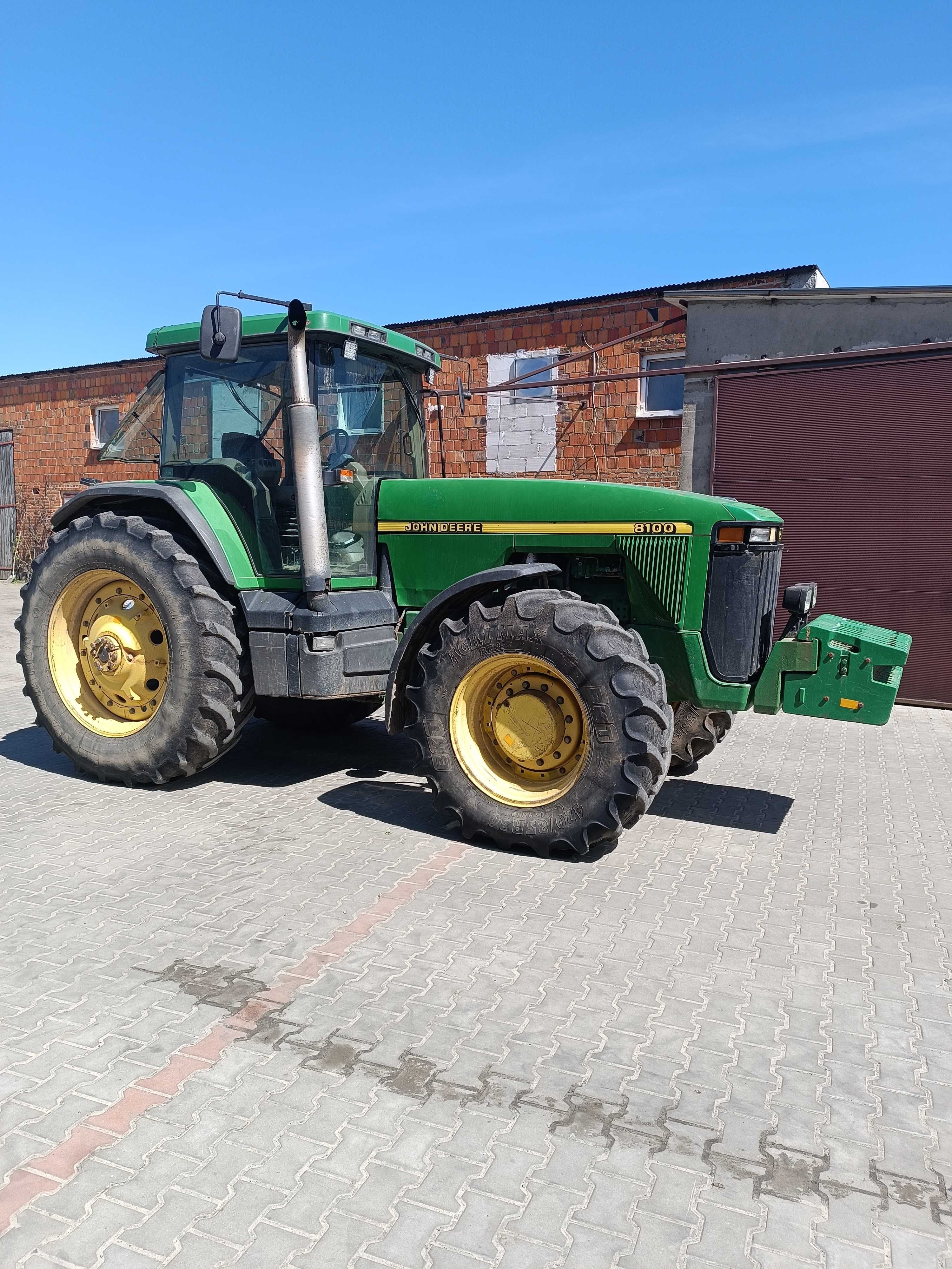 John Deere 8100.