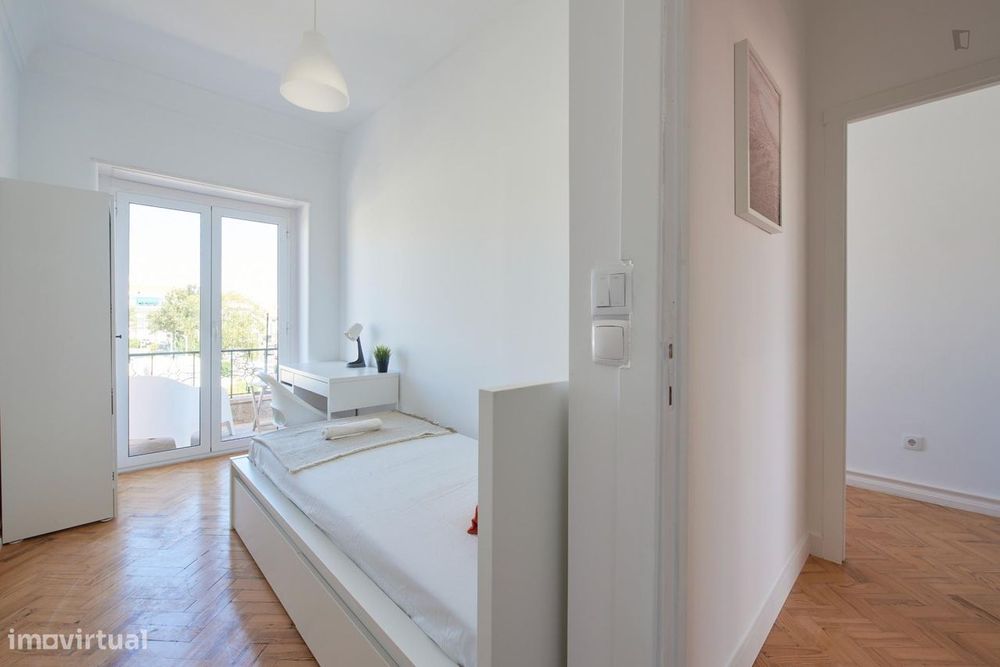 635736 - Fantástico quarto com cama de...