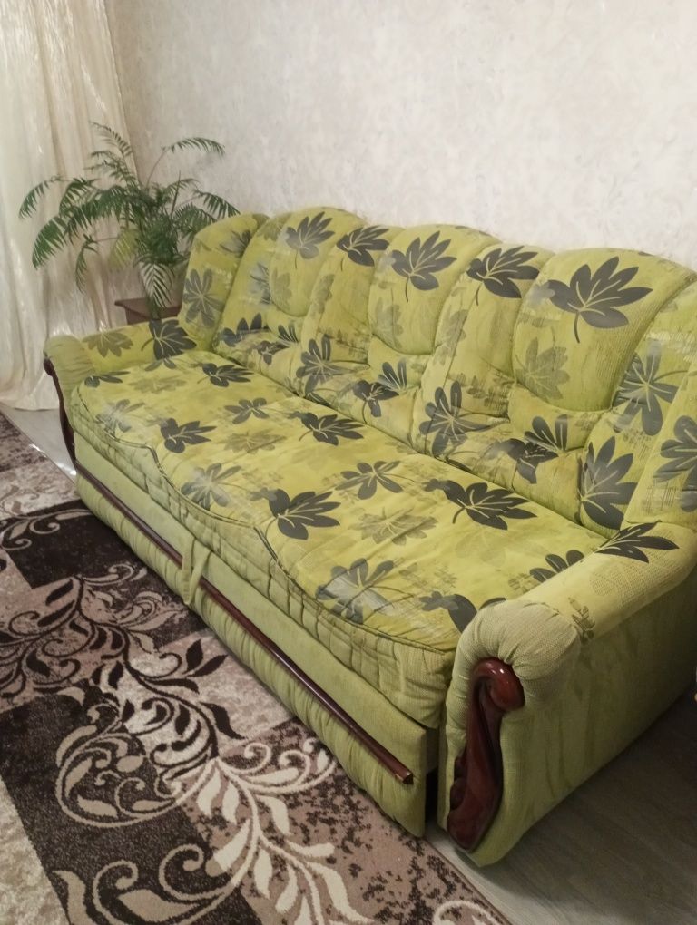 Продам диван великий