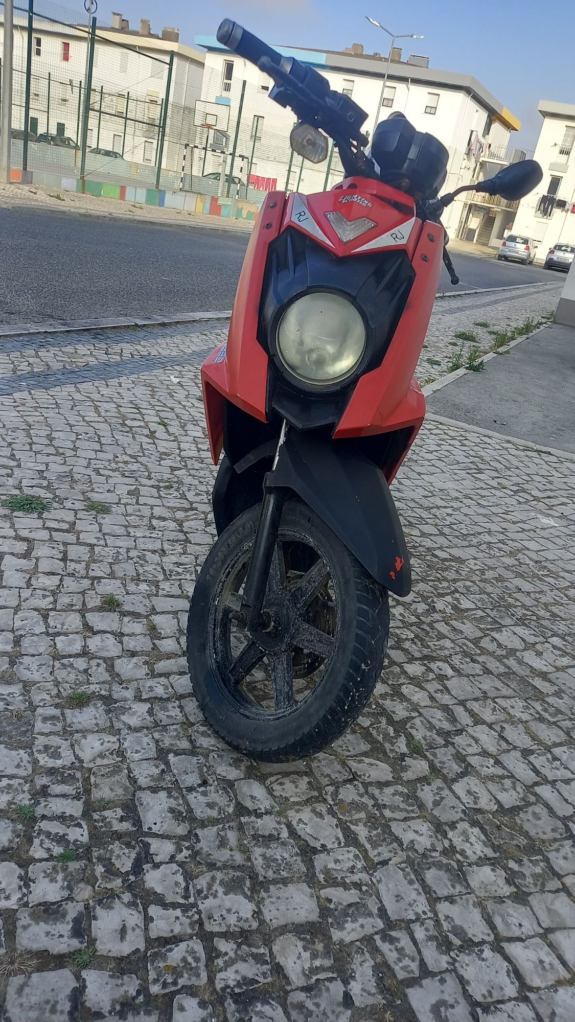 Moto Eletrica Vermelha / Preta