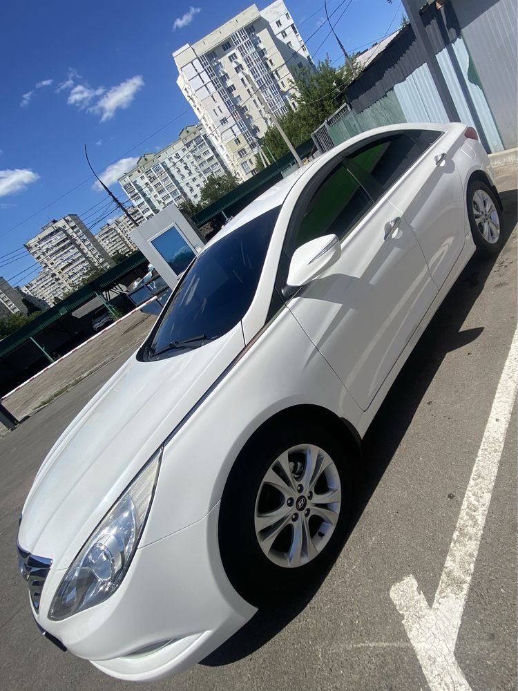 Hyundai Sonata 2011 року 2.0 (газ/бензин)