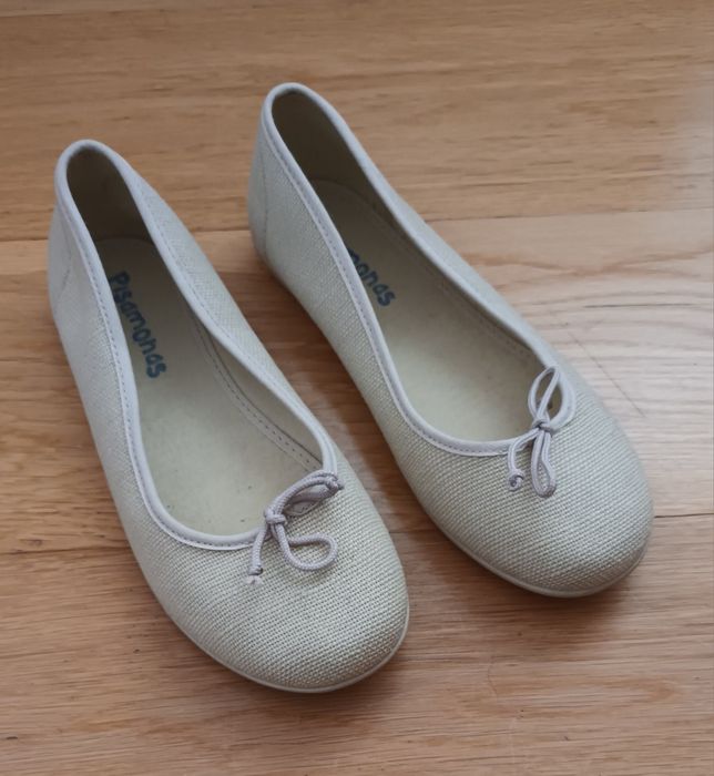 Sapatos de menina tipo sabrina Pisamonas bege